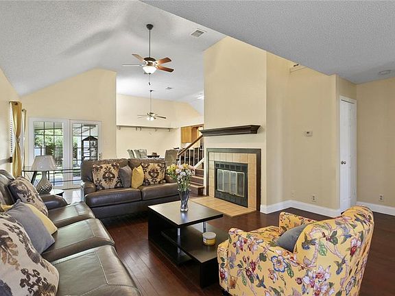 4th image of 1115 Meadows Dr