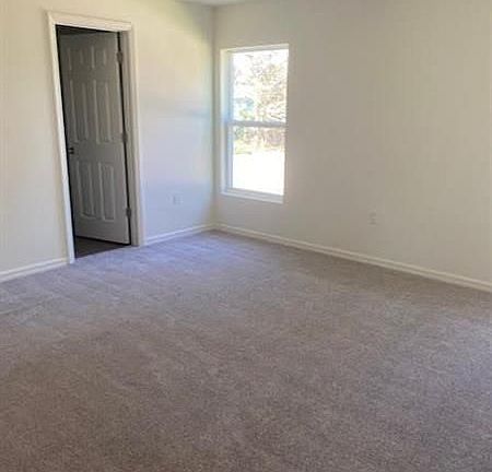 3rd image of 1761 SW Cashmere Blvd