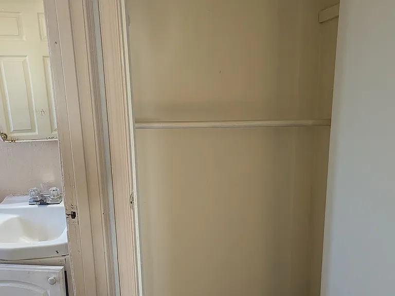 10023 Macarthur Blvd #8 — Photo 1