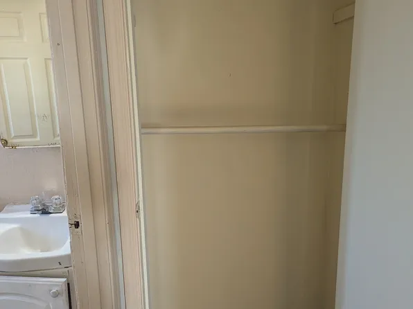 10023 Macarthur Blvd #8, Oakland, CA 94605