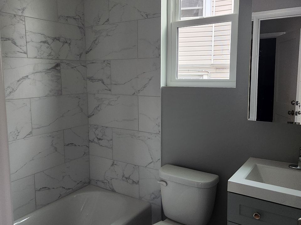2nd image of 7 Rosewood Pl