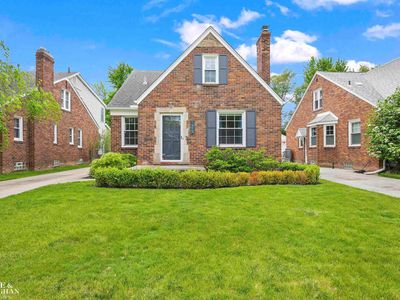 1873 Manchester Blvd, Grosse Pointe Woods, MI, 48236