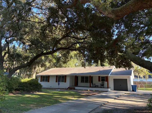 8 Miller Dr W, Beaufort, SC 29907