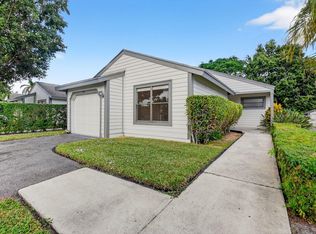 2515 Bedford Mews Dr, Wellington, FL 33414