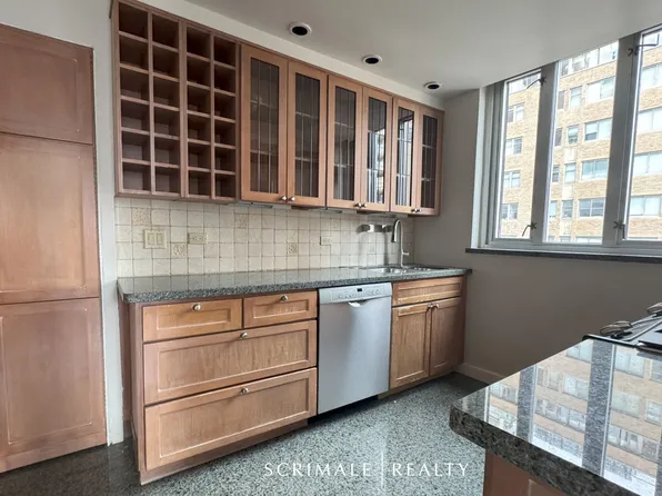 169 East 69th Street image 3 of 14