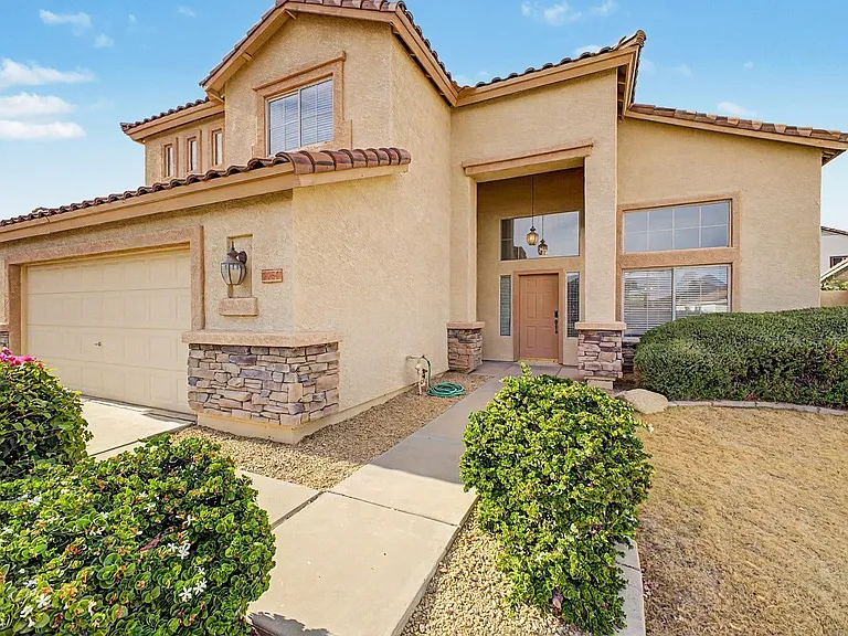 7464 W Potter Dr — Photo 2