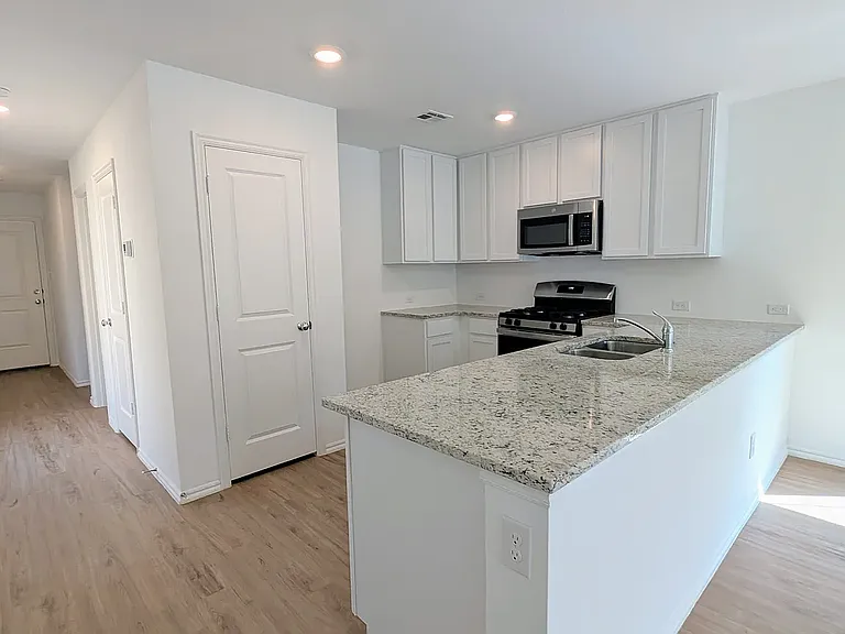 3305 NW 149th St — Photo 9