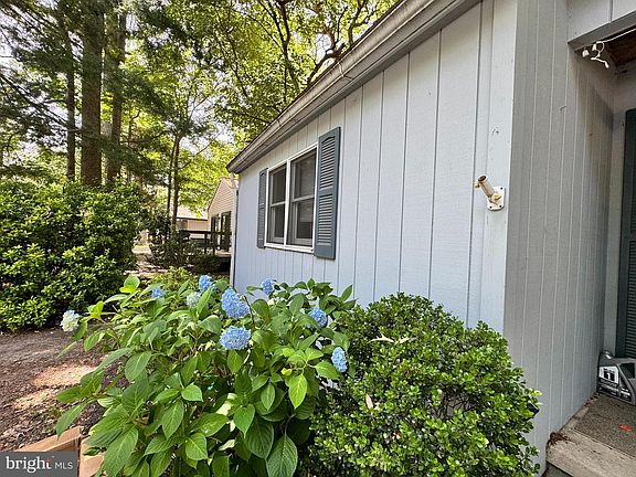 4th image of 32751 Bridgeway Dr E