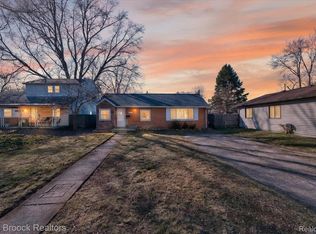 23817 Willard Ave, Warren, MI 48089