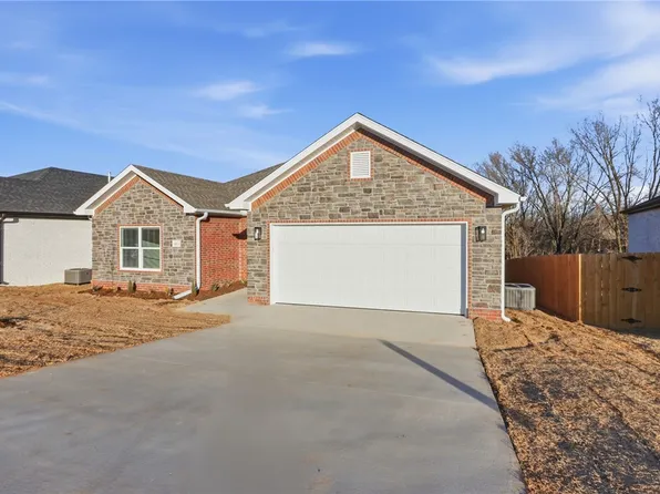 4563 Gibson St, Springdale, AR 72762