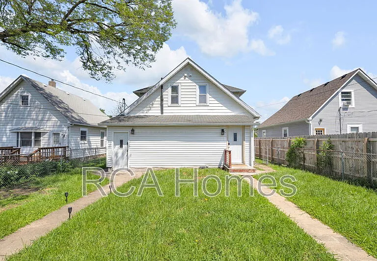 1011 E Raymond St — Photo 14