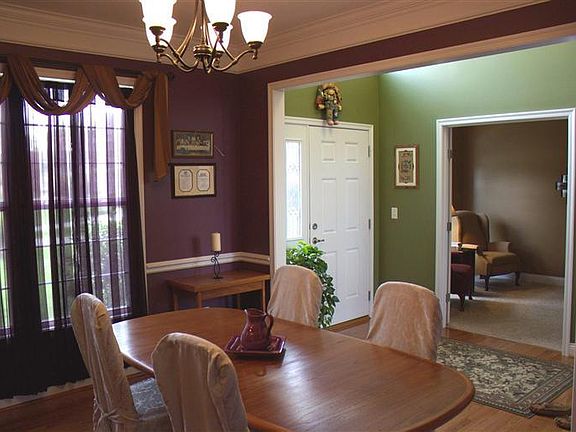 5th image of 365 Old Willow Ct