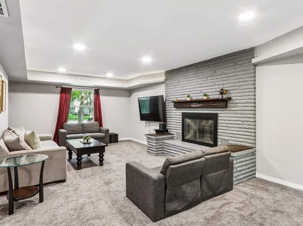 704 14th Ave, Coralville, IA 52241