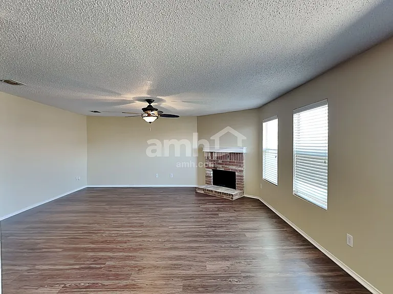 1430 Stewart Dr — Photo 7