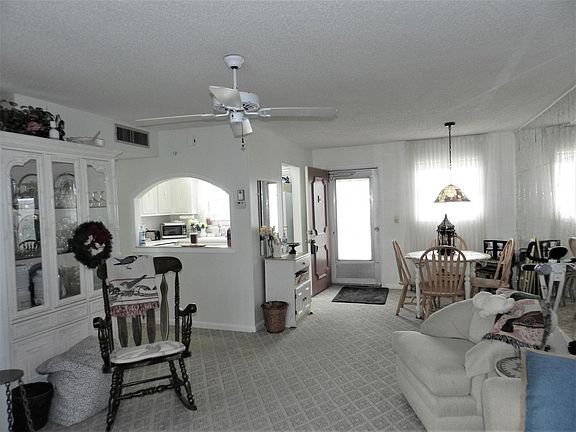 5th image of 225 Bonnie Boulevard #209