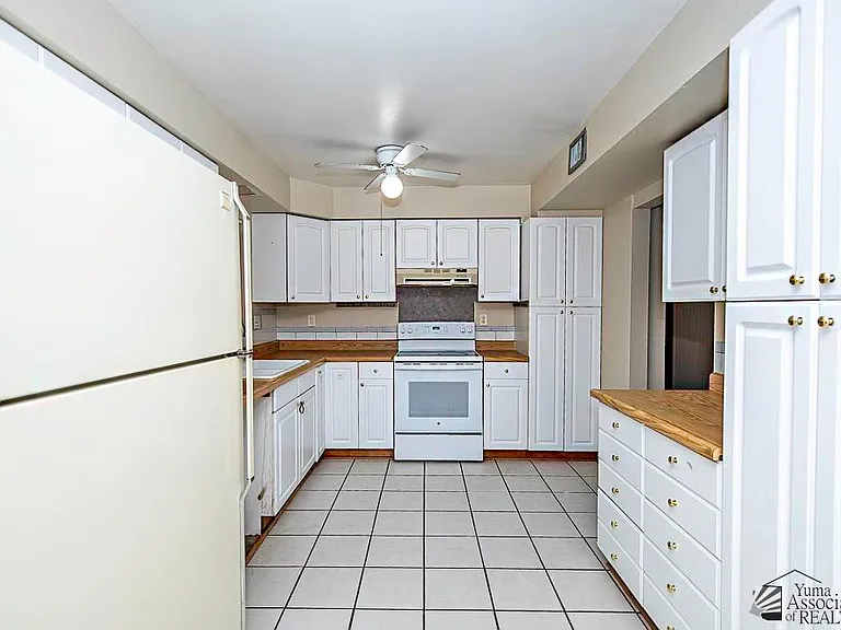 2662 S Madison Ave — Photo 5