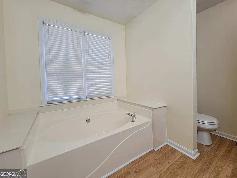 841 Lodgeview Dr — Photo 9