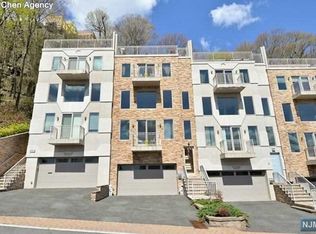 9 Oakdene Ter #9, Edgewater, NJ 07020
