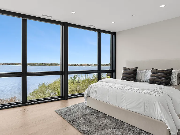 314 Dune Rd — Photo 11