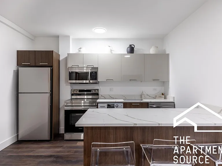 1556 W Hollywood Ave #3 — Photo 2