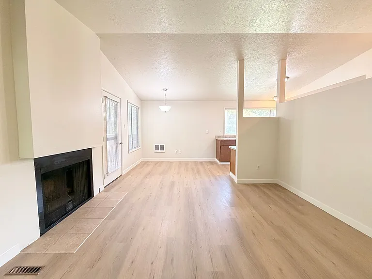 7060 SW Montauk Cir — Photo 1