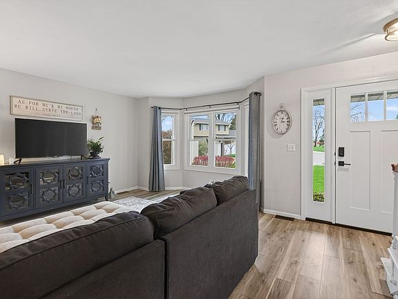 5th image of 308 E Brownlie Ln
