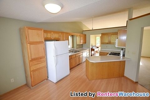 3rd image of 5533 Vinewood Ln N