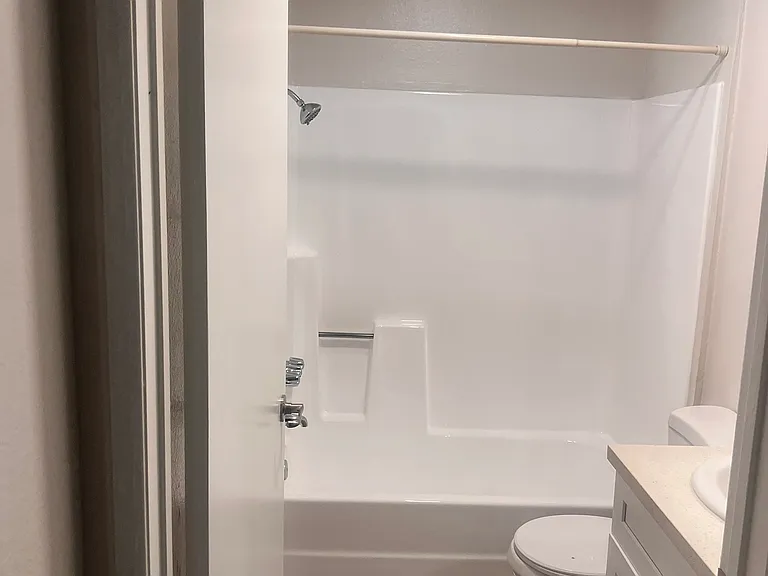 IMT 14227 Vanowen — Photo 6