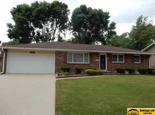 917 Sharon Rd, Beatrice, NE 68310