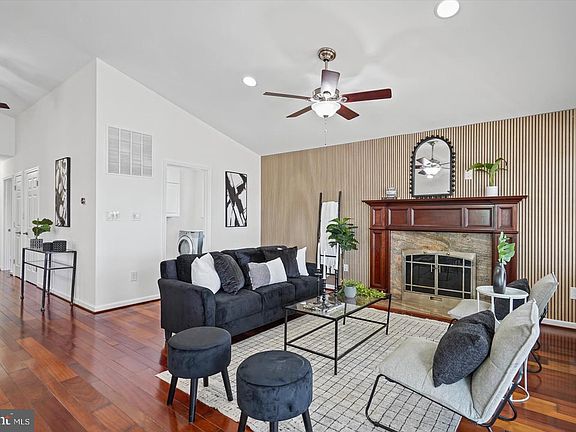 3rd image of 1332 Burke Rd