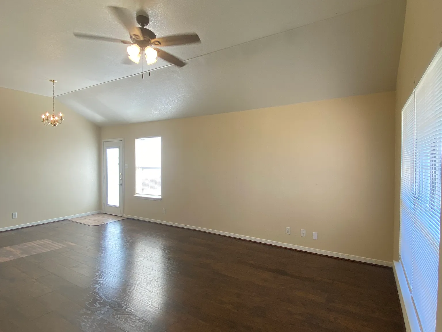 3 bed, 1151 sqft, $1,100 — Photo 3