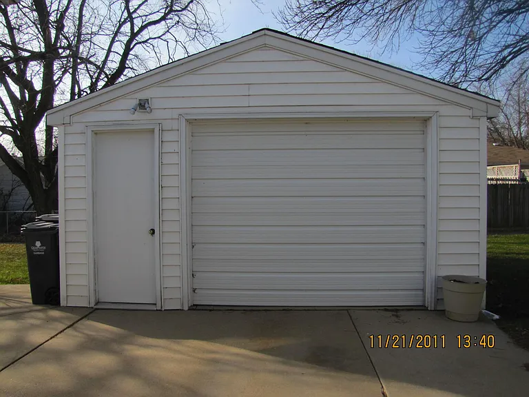 6701 Boxwood Ln NE — Photo 2