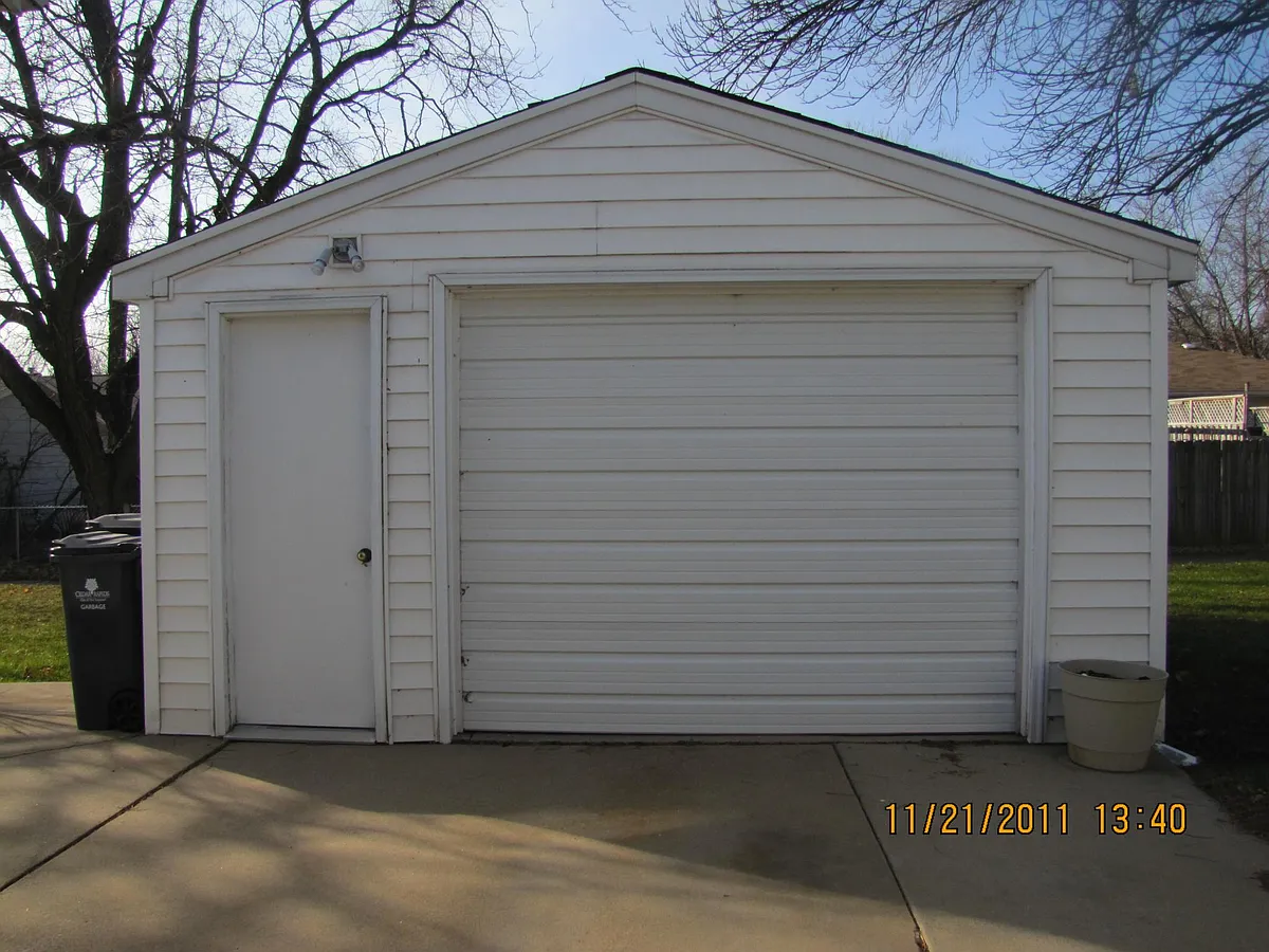 Building Photo - 6701 Boxwood Ln NE