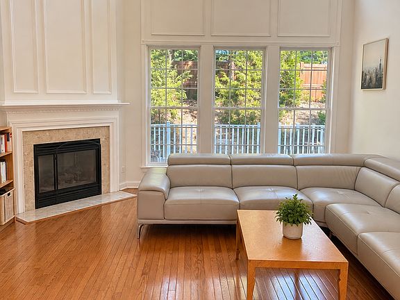 3rd image of 120 Whitepine Ct