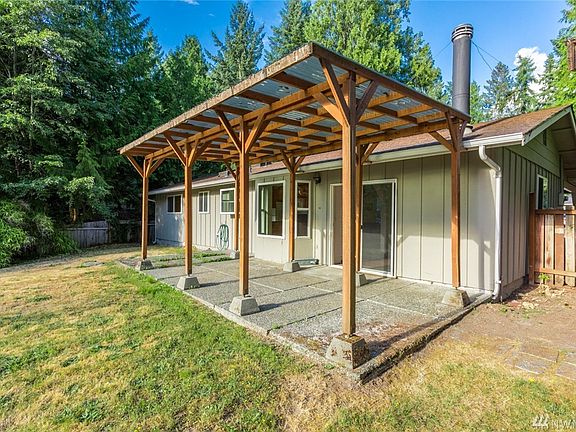 4th image of 821 207th Pl NE