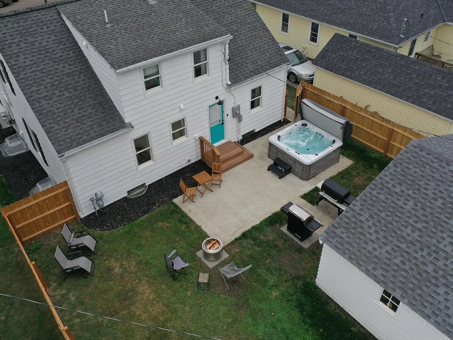 5 bed, 3.0 bath, 2686 sqft, $3,800 — Photo 2