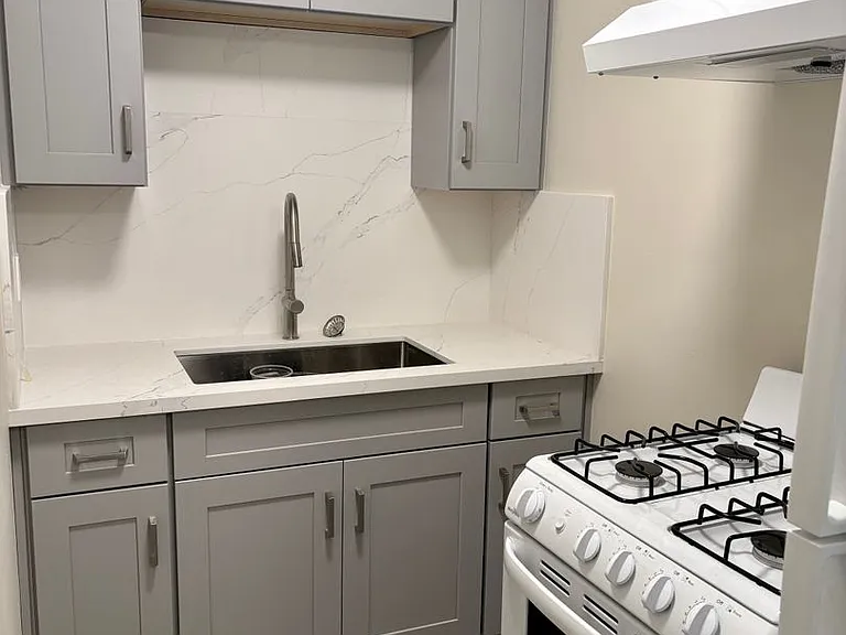 1001 Madera Ave — Photo 1