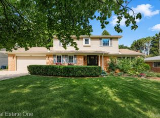 148 Clair Hill Dr, Rochester Hills, MI 48309