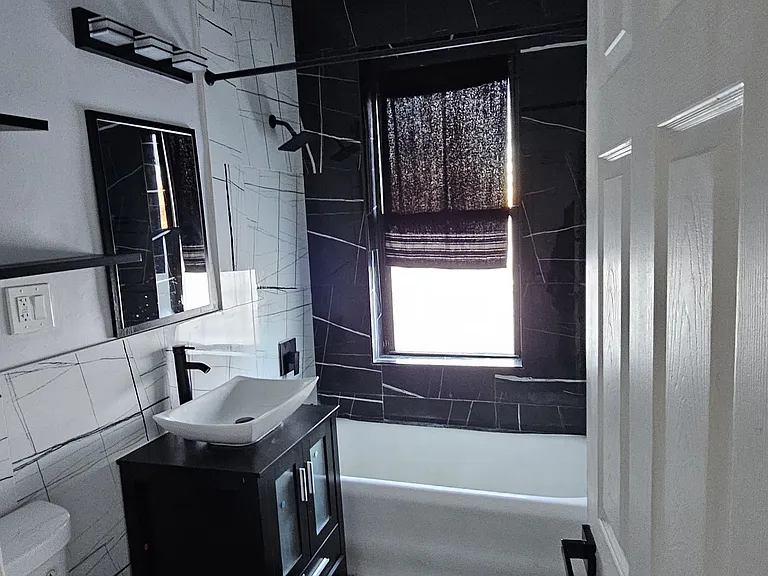 610 Salem Ave — Photo 13