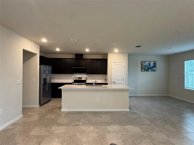 2102 Charming Ave — Photo 3