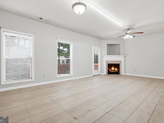 3rd image of 6199 Thorncrest Dr
