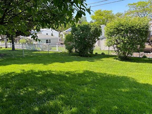 3rd image of 252 Marilyn Ave