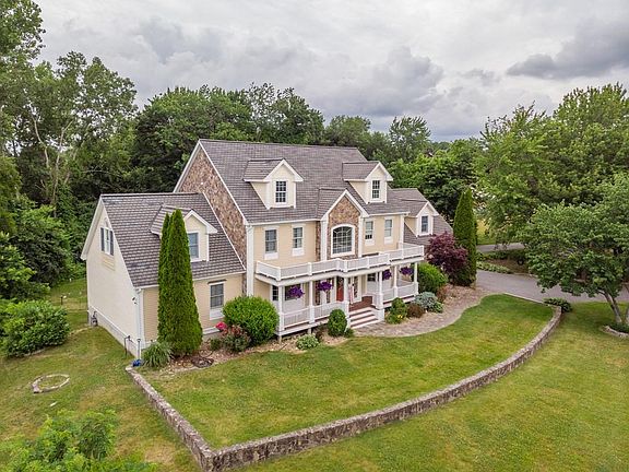3rd image of 81 Betty Ann Ln