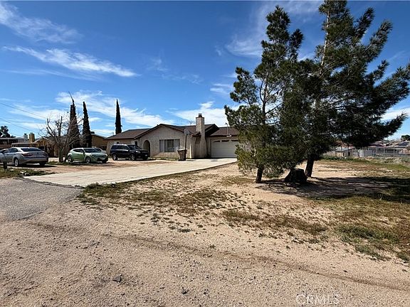 4th image of 11890 Jacaranda Ave
