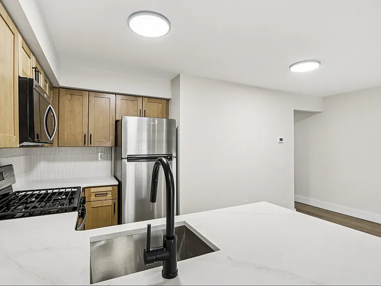 Park Crest Village — Photo 11