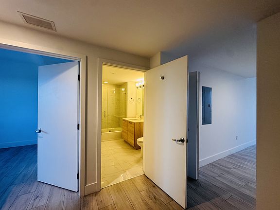 4th image of 16385 Biscayne Blvd Unit 1204