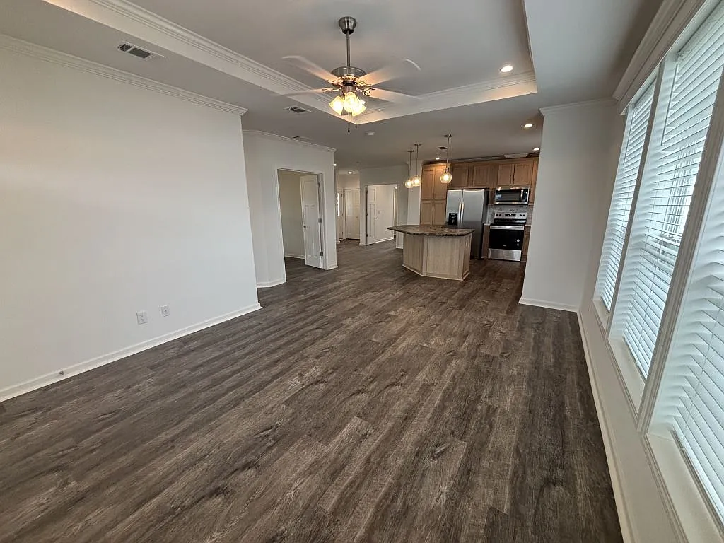 3 bed, 2.0 bath, 1356 sqft, $1,599 — Photo 3