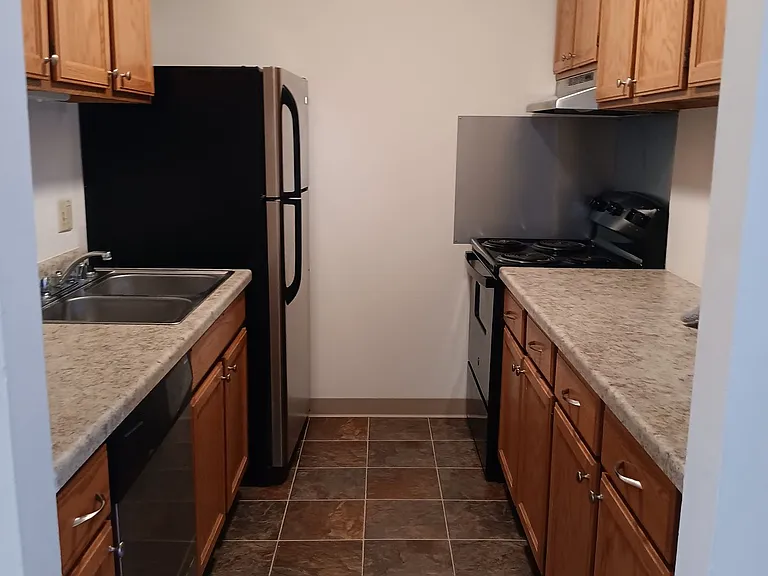 721 W Thorne St — Photo 6