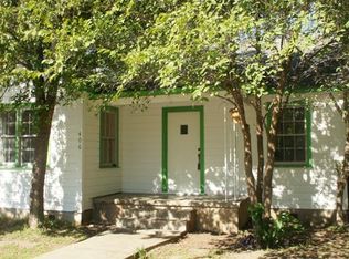 406 E 8th St, Elgin, TX 78621