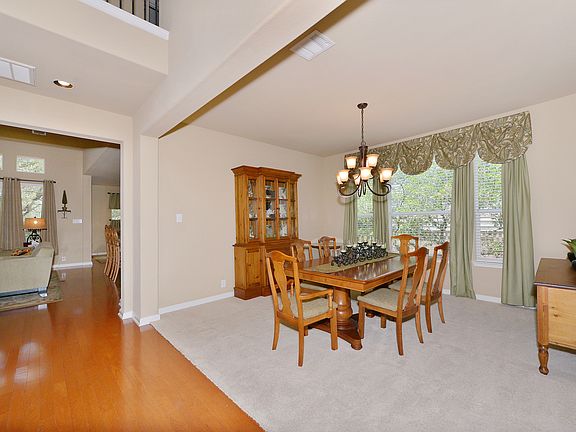 3rd image of 806 Highland Knl